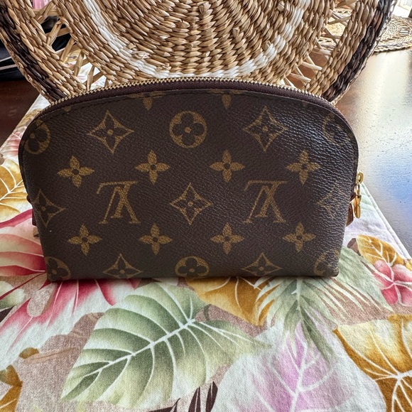 Vintage Louis Vuitton Monogram Canvas Cosmetic Pouch - Picture 15 of 17